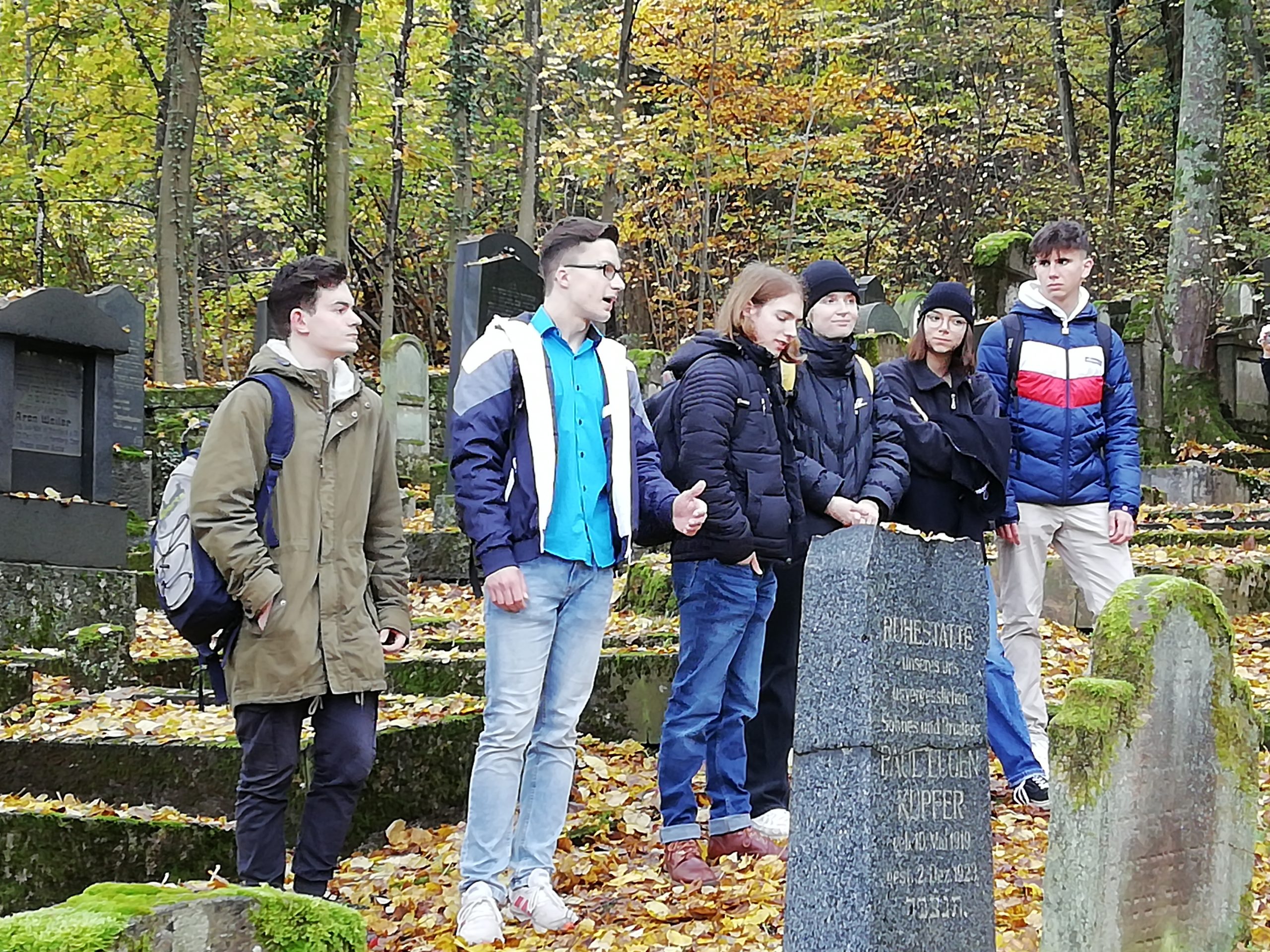 Schüler*innen des Saarpfalz-Gymnasiums präsentierten ihre Entdeckertour „Erinnerungsorte zur NS-Geschichte in Homburg“ in der App „Orte der Erinnerung“.